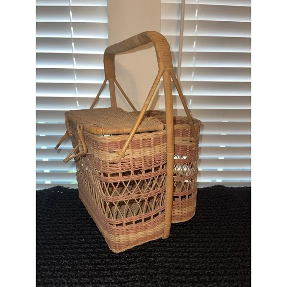 Vintage MCM Wicker Woven Picnic‎ Basket 2 Wine Bottle Holder Handle & Lid W/Red