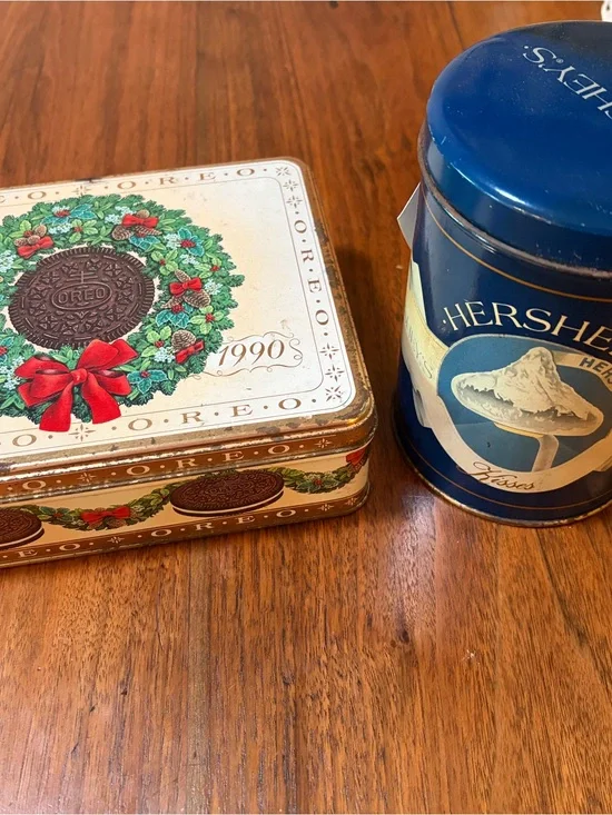 Lot of 2 vintage tins