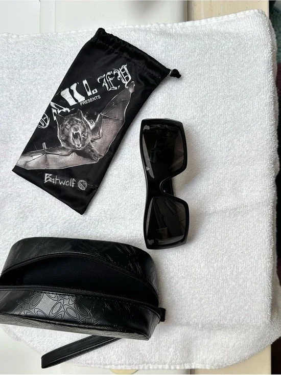 Oakley Batwolf Sunglasses with Graphic Pouch