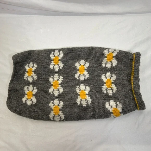 Chillydog Small/Medium Dog Sweater Handmade 100% Wool Gray Daisies Flowers‎