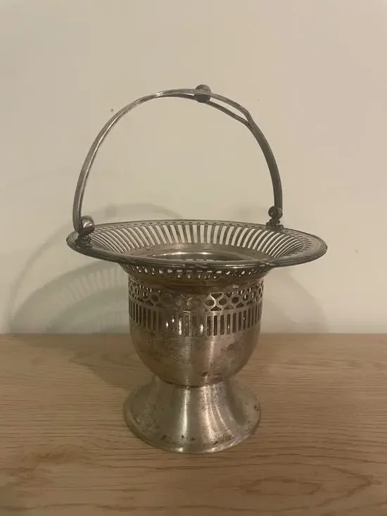 VTG Sheffield Nickel Silverplate Pedestal Hanging Sugar Bon Bon Basket w Handle