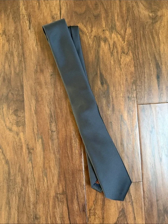 NWT Men’s Narrow Dark Gray Tie