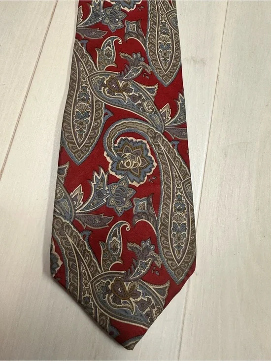 Men's Red Paisley Tie with Blue and Tan Accents
