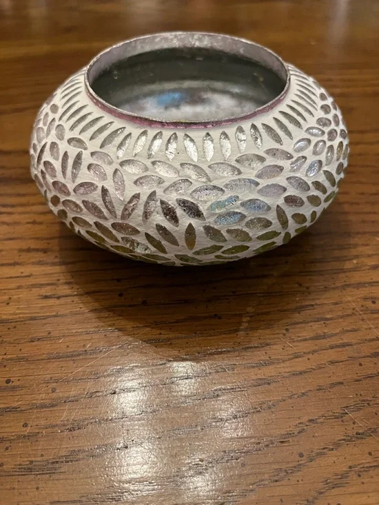 Chamakana Green and Pink tea light candle holder‎