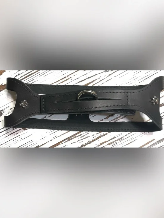 Black Leather Step-in Choke Free   Leather with silver paw accents 23 inches