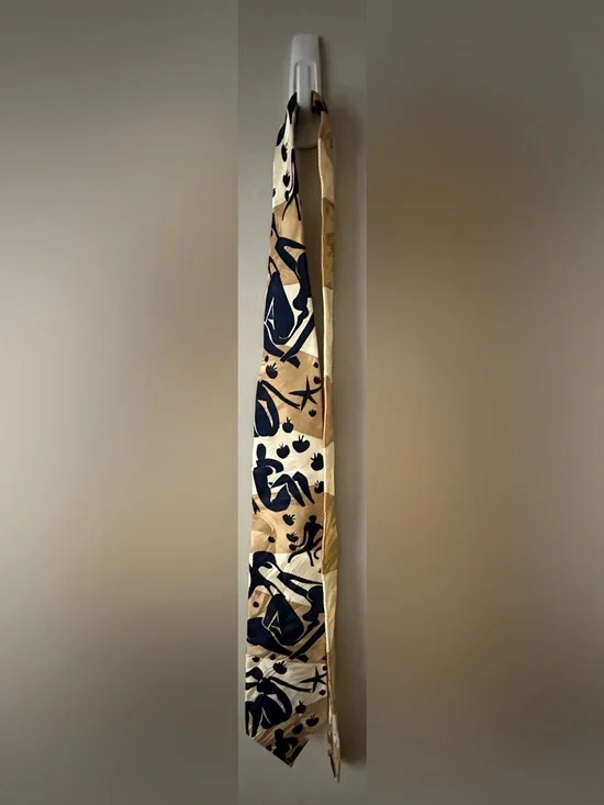 Ralph Marlin 100% silk necktie blue nudes stripe