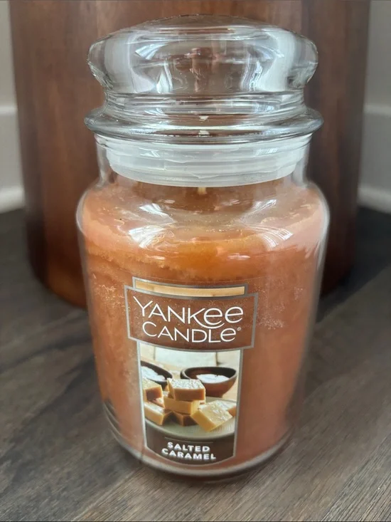 Yankee Candle Salted Caramel Sweet & Spicy, mandarin almond,vanilla,chocolate