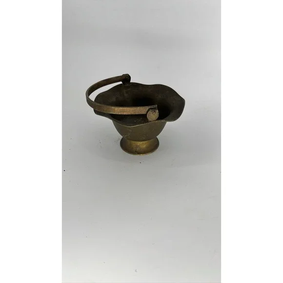 Miniature Brass Coal Scuttle for Dollhouse‎ Fireplace