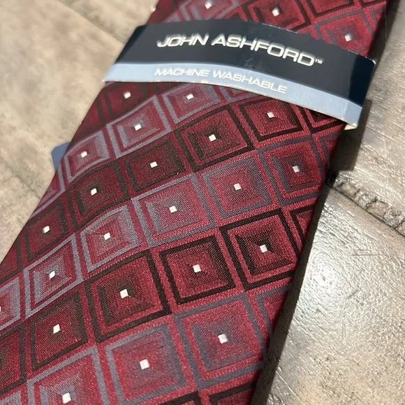 NWT JOHN ASHFORD MENS Maroon/Burgandy Satin Tie Key West Geometric Pattern