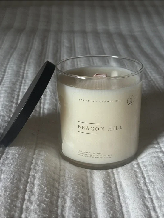 Sakonnet Candle Co Beacon Hill Scented Soy Coconut Wax Candle 9 oz Wood Wick NWT