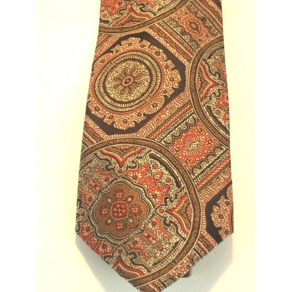 NWOT Pravata 100% Microfibre Geometric  Design Necktie