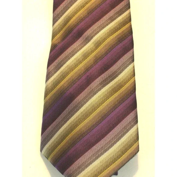 NWOT Pravata 100% Microfibre Geometric  Design Necktie