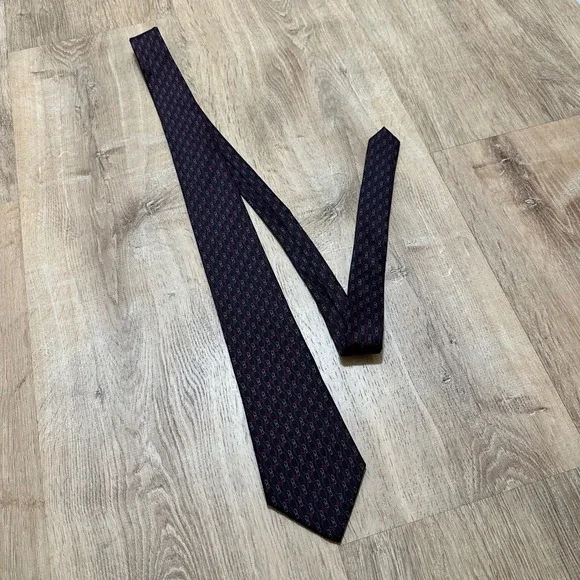CHURCHILL COLLECTION | Silk Blend Burgundy‎ Red Black Chain Pattern Neck Tie
