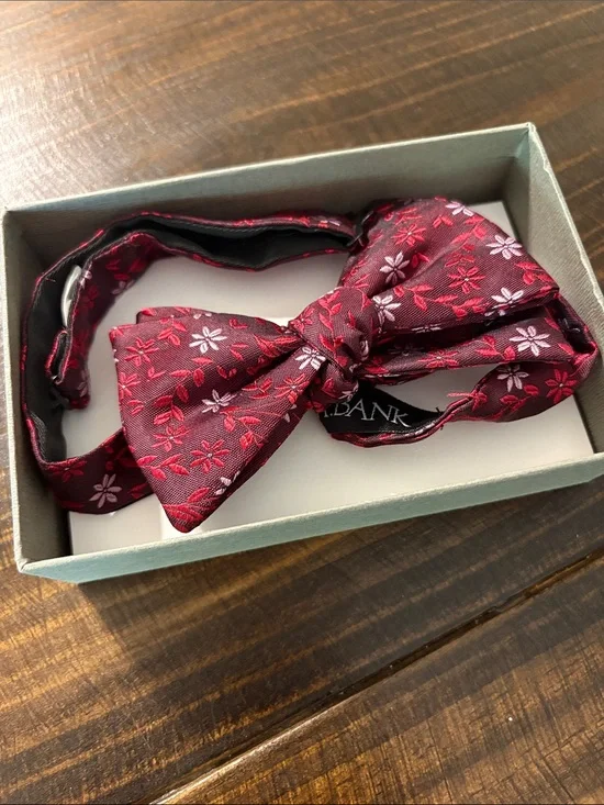 Jos A Bank Floral Pre-Tied Bow Tie