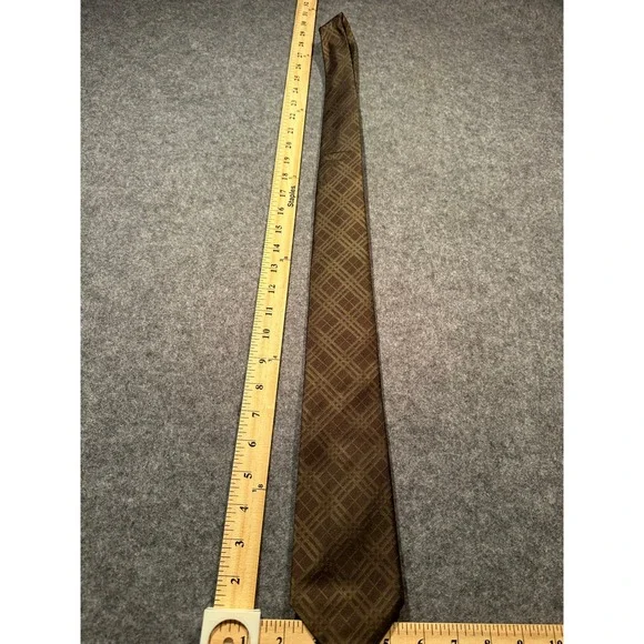 Burberry London Mens Brown Plaid Silk Necktie Made in Italy Classic Formal Tie
