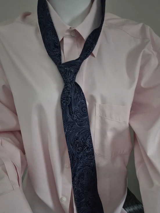 Claiborne Navy Swirl Pattern Tie. Pre TIED Double Windor 19inches