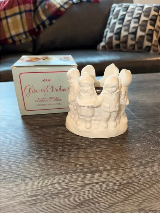 Vintage 1980 Avon Glow of Christmas Carolers Candle Holder Floral Medley Box