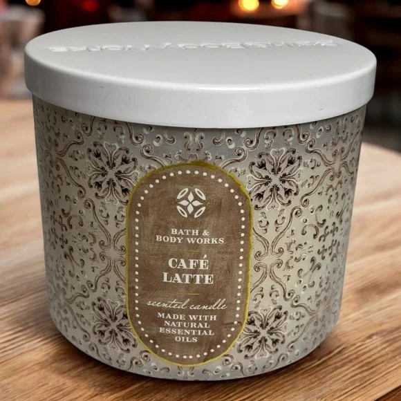 Bath & Body Works Cafe Latte  3 Wick Scented Candle  14.5 oz w/ lid