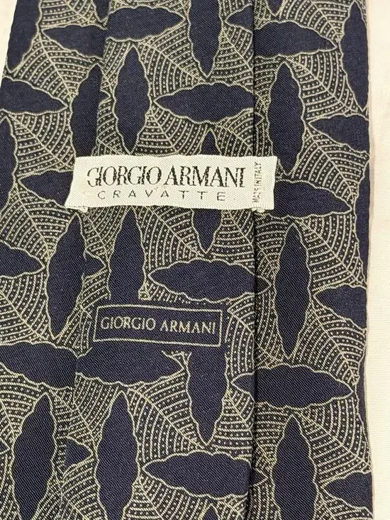 Giorgio Armani Cravatte 100% Silk Tie Made Italy Navy Gold Geometric