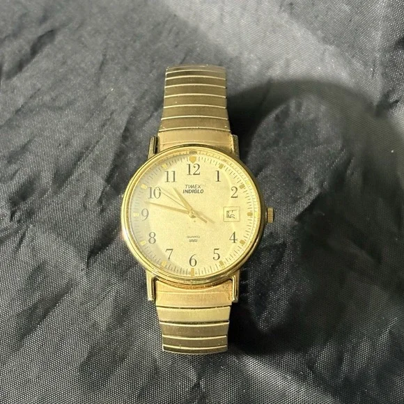 Vintage 1990s Timex Indiglo Quartz Men's Watch With Date Stretch Band Running