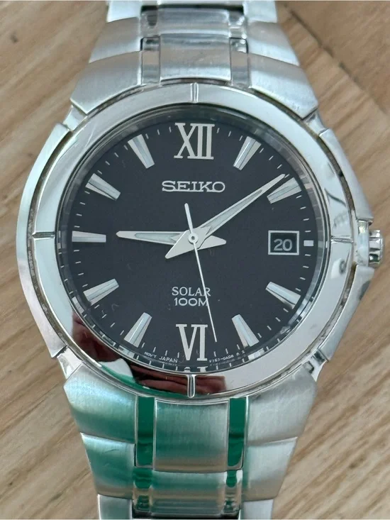 Seiko Solar Luxury Watch Black Dial Stainless Steel Bracelet Case Date Window
