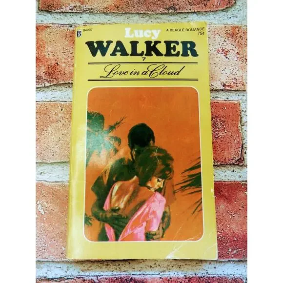 Love in a Cloud‎ Lucy Walker 1973 Beagle Books #7 Vintage Romance PB
