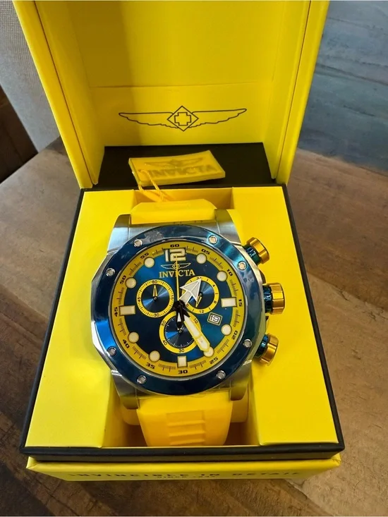 Invicta Sea Hunter Men Quartz Model 48982 Blue Lightning Chronograph Watch