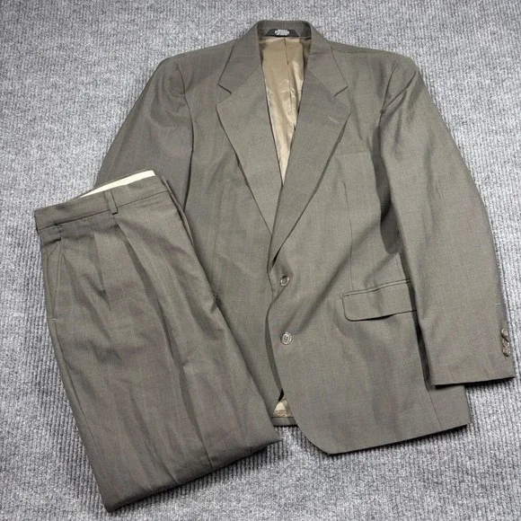 Haggar Clothing Co Suit Mens 42 Jacket and Pleated Pants Set Brown Pinstripe