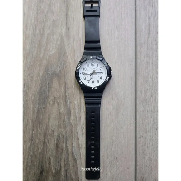 Casio Watch Mens Diver Style White‎ Dial Day Date Black Resin Sport Quartz Y2K
