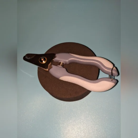 Nail clippers for small to medium size dogs and all cats