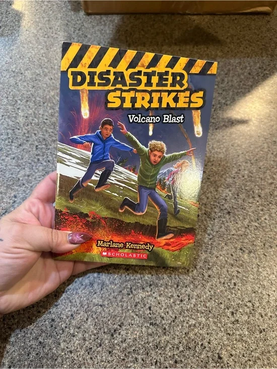 Disaster Strikes : Volcano Blast by Marlane Kennedy