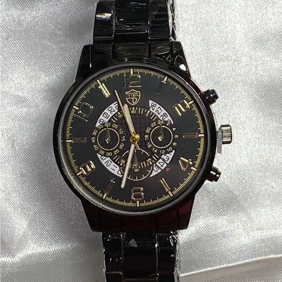 Sophisticated Black and Gold Men's Watch