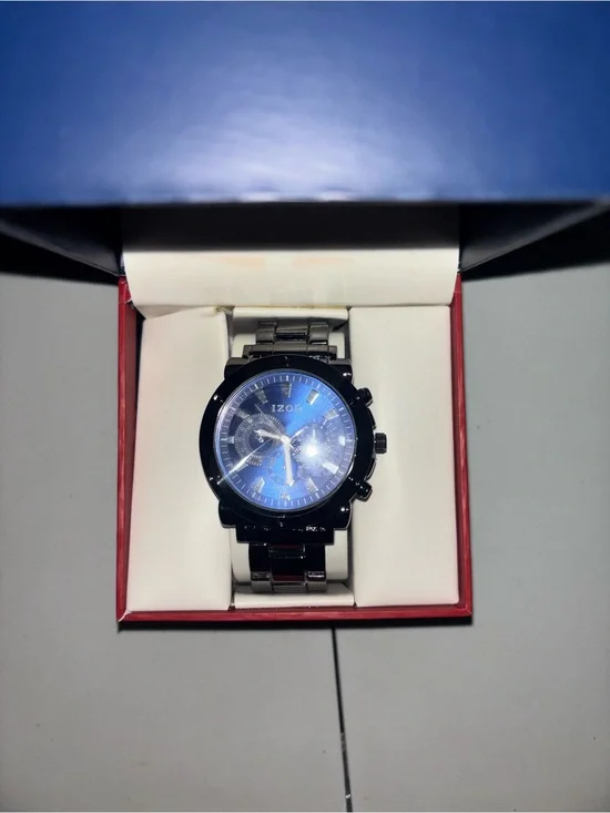 NWOT.          IZOD Men’s Quartz chronograph/Stainless Steel Watch – Blue Dial.