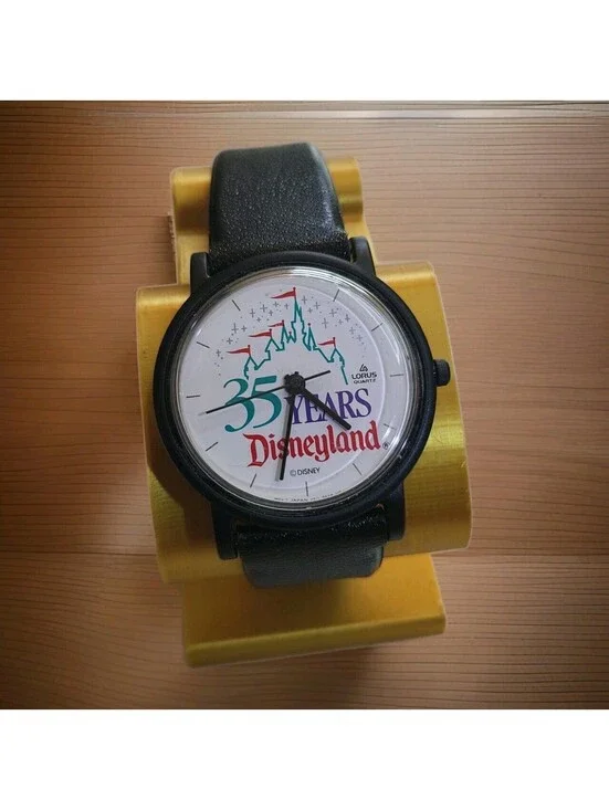 Disney Disneyland 35 Yrs Lorus Quartz Mens Watch Works Great New Battery 34mm