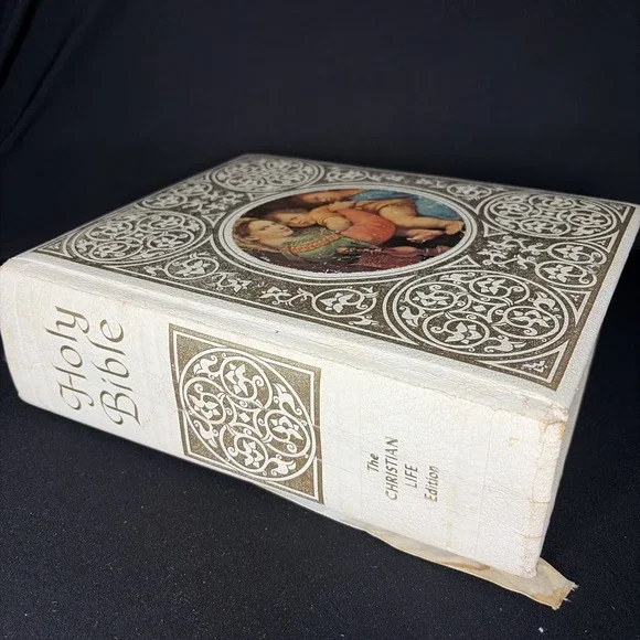 The‎ Christian Life Edition: The Holy Bible  Scripture Book 1969, Vintage