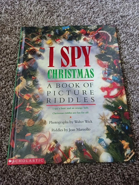 Scholastic I SPY Christmas Picture Riddles
