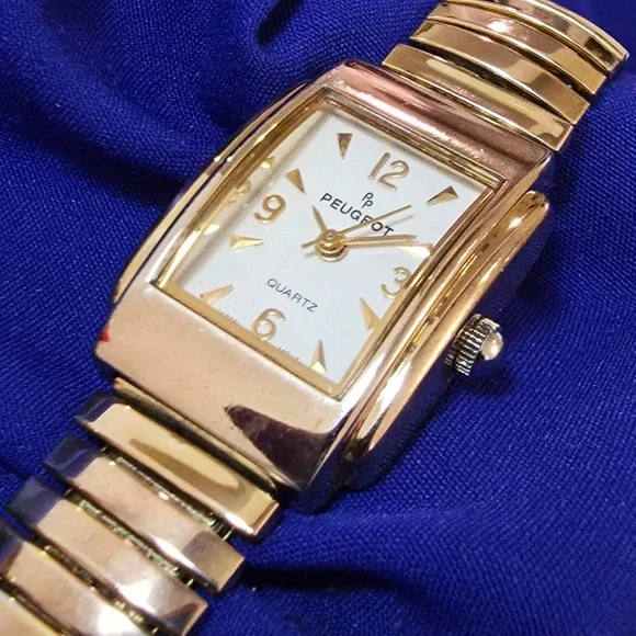 Peugeot Gold Tone Women's Petite Watch New battery fully working
