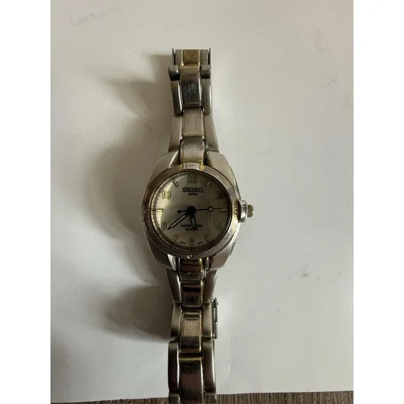 Seiko 7N89-5000 R1 Vintage Quartz Watch Silver Tone Japan Rare Retro