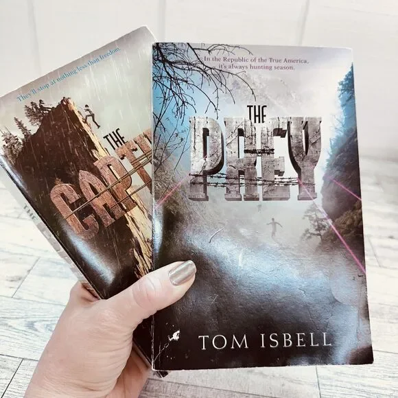 The Prey & Capture (Lot of 2) - Tom Isbell - Lot of 2 Paperback Novels‎