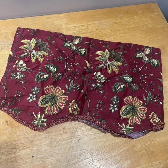 Vtg Waverly Scalloped Valance Burgundy Red Felicity‎ Floral 48x17 Cottagecore