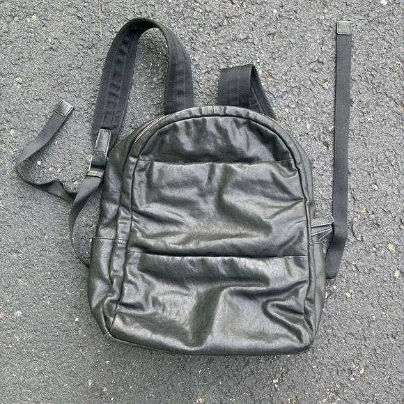 Sharkborough Small Black Genuine Leather Adjustable Strap Backpack Bag