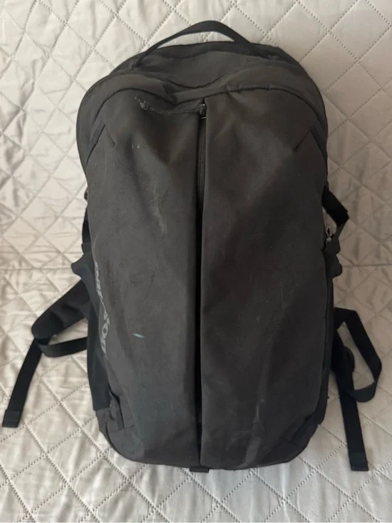 Patagonia Refugio 28L Backpack Blk Hiking Laptop School Bag travel day