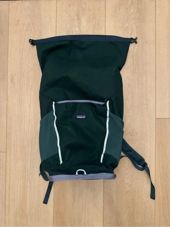 Patagonia Fieldsmith 32L Dark Green Roll-Top Backpack
