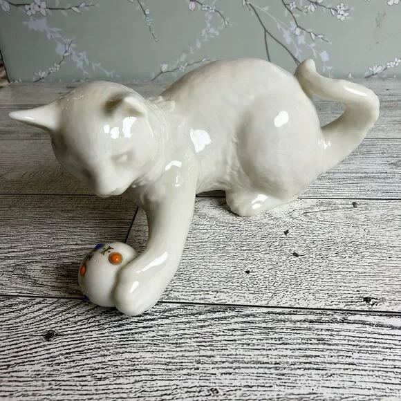 Lenox 1991 China Crown Jewels Cat Figurine Ivory Kitten Playing With Ball Estate