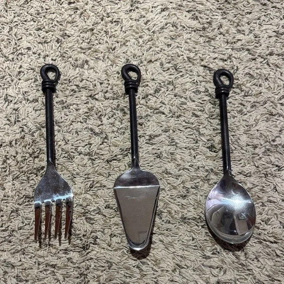 Black and Silver Iron Utensil Set - 11