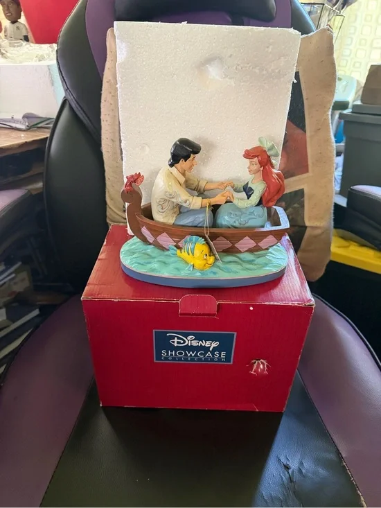 Disney Traditions Jim Shore Little Mermaid waiting for a kiss figurine