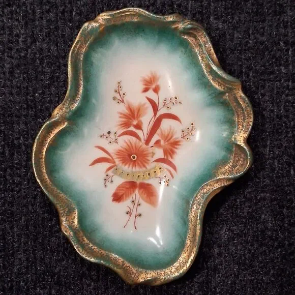 Vtg Hand Painted Porcelain Trinket Dish Green Gold Floral Scalloped Vanity Tray‎