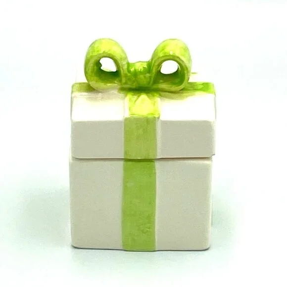 Vintage Ceramic Present Lidded Gift Trinket Ring Box Made in Japan White & Green