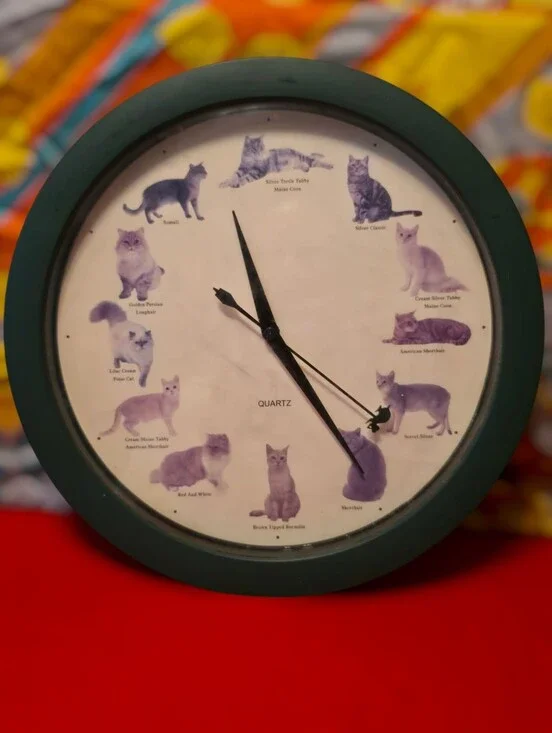 Vintage | Cat-Themed Wall Clock in Dark Green