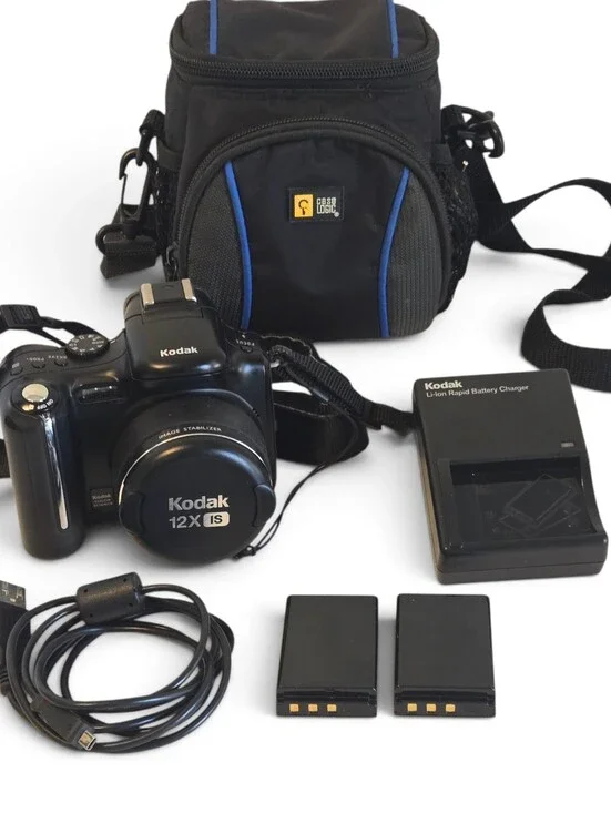 Kodak EasyShare P712 Black 7.1MP Digital Camera w/2 Batteries & Charger *TESTED*